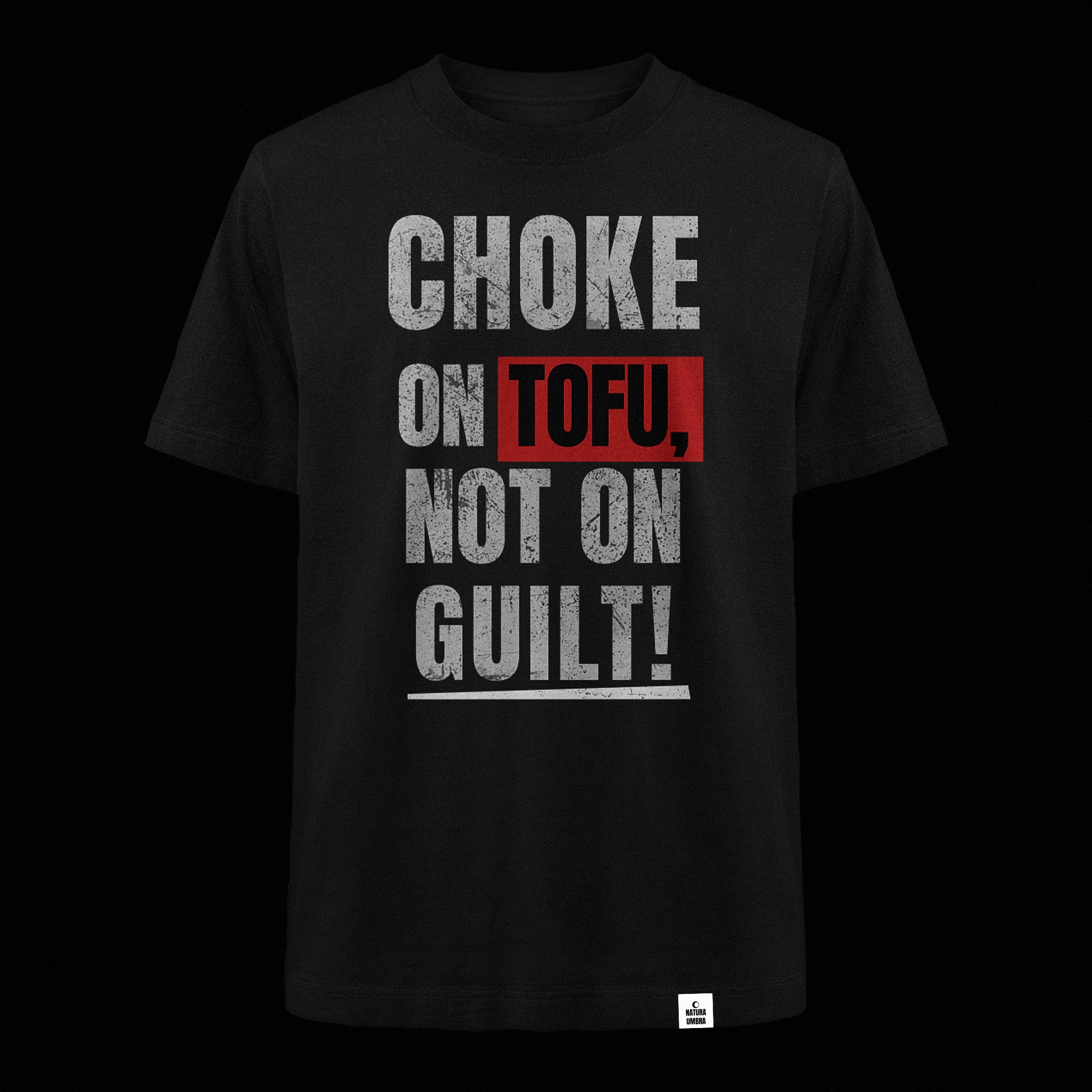 Nachhaltiges Oversized Unisex T-Shirt von Natura Umbra in Schwarz mit Frontprint „Choke on Tofu, not on Guilt!“ – Stanley/Stella Freestyler als Ghost-Mockup.