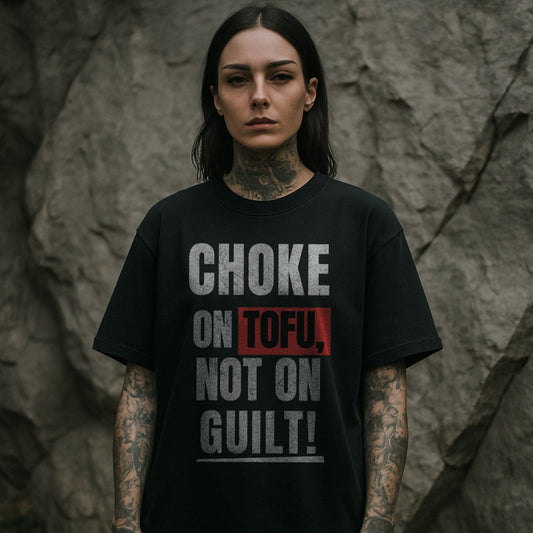 Nachhaltiges Oversized Unisex T-Shirt in Schwarz von Natura Umbra mit provokantem Frontprint „Choke on Tofu, not on Guilt!“ – Stanley/Stella Freestyler, getragen von einem weiblichen Model.